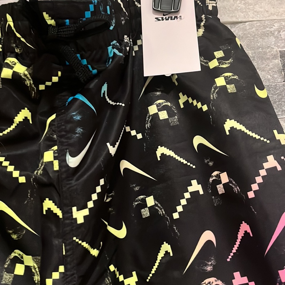!!New Arrival!! Nike men's swim shorts - Picture 3 of 7